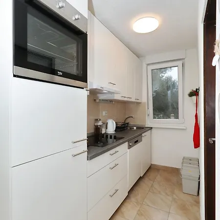 Дом отдыха Seaview Noralu, 260m From Beach, Island Pasman Ткон