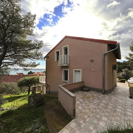 Seaview Noralu, 260m From Beach, Island Pasman Дом отдыха