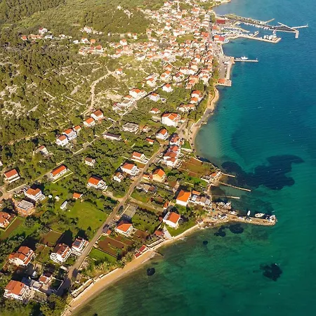 Дом отдыха Seaview Noralu, 260m From Beach, Island Pasman Ткон